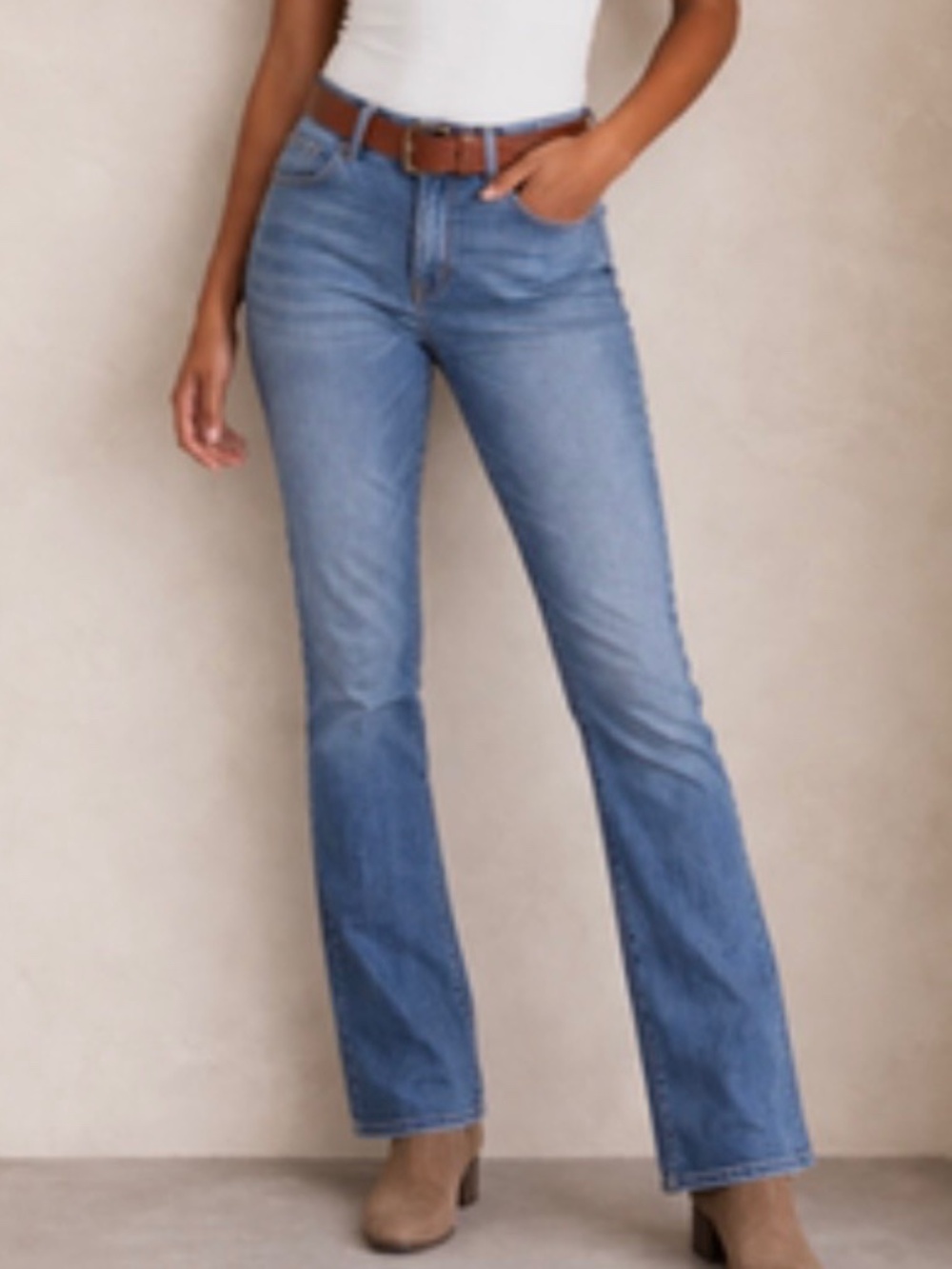 Abercrombie & Fitch “Emma” Low‑Rise Bootcut Jeans – Size 6S Dark Wash